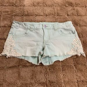 Jean shorts with white crochet design K